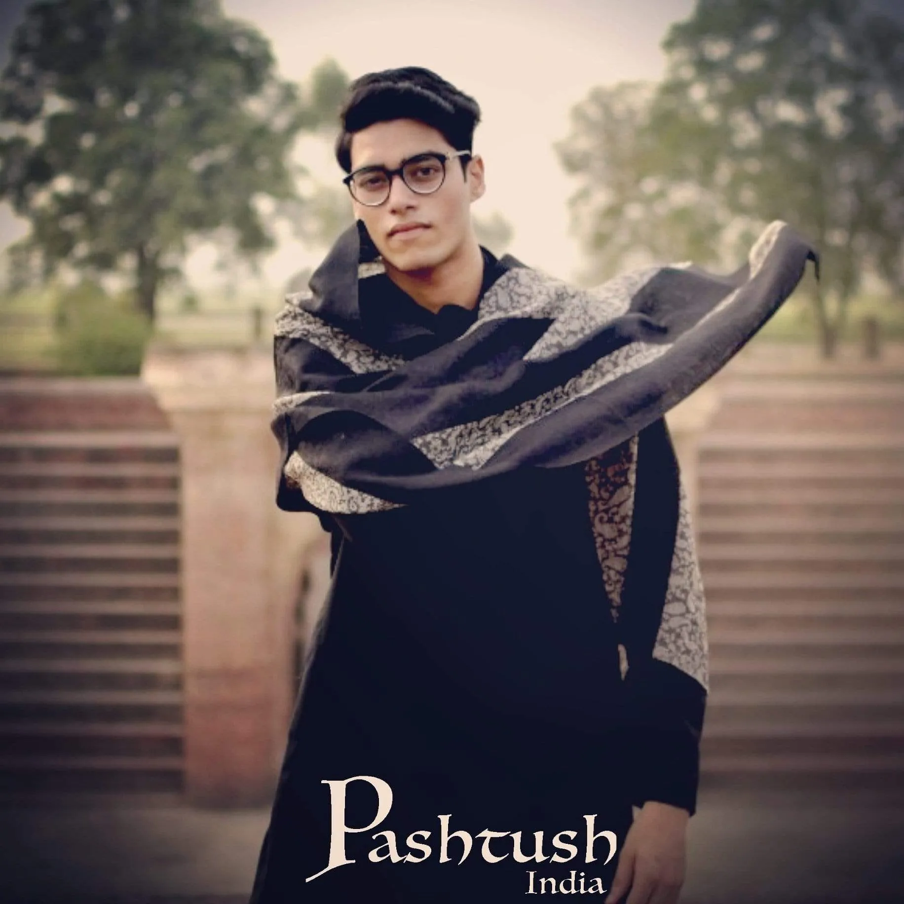 Pashtush Mens Fine Wool Reversible Muffler - Black