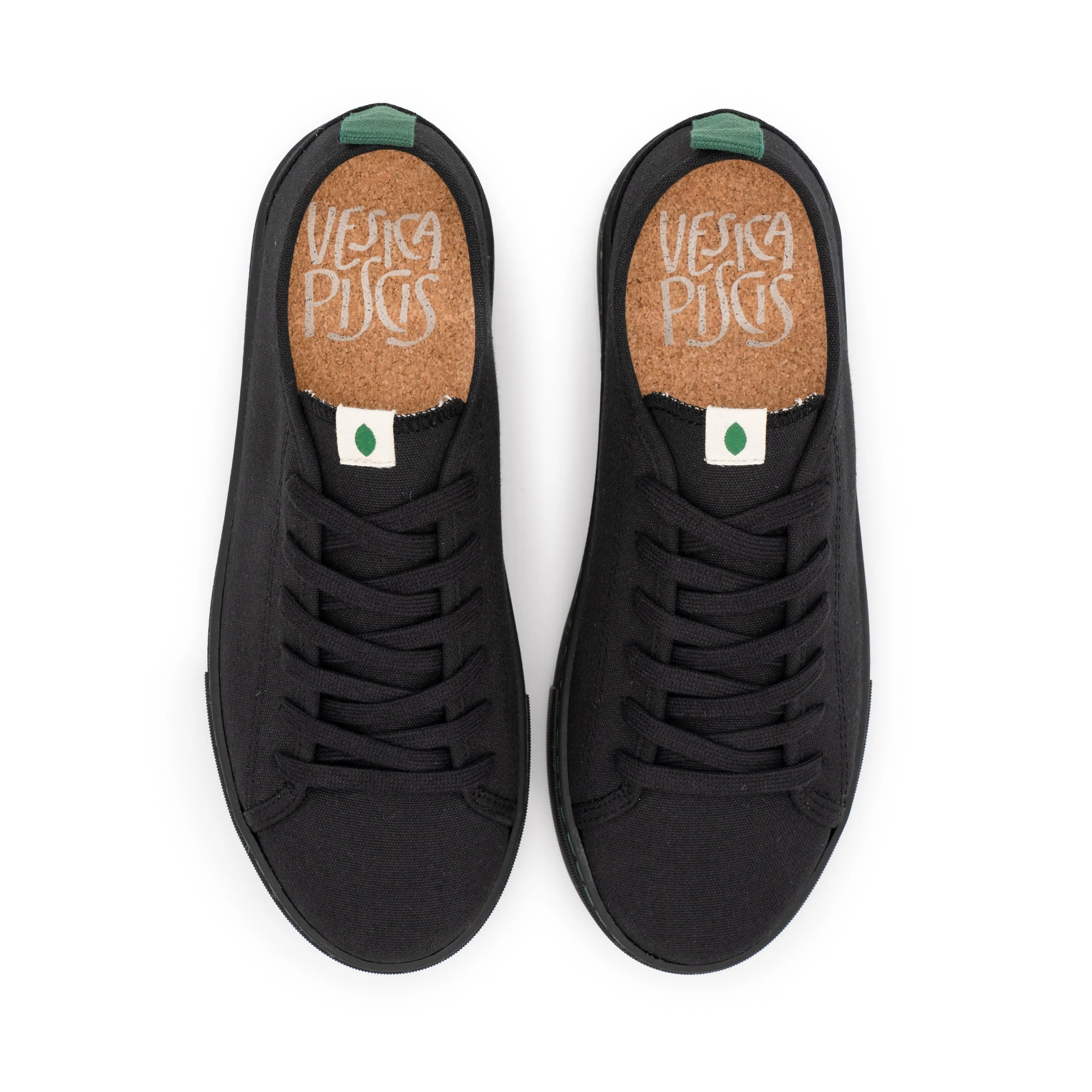 Vegan sneaker black NIK002